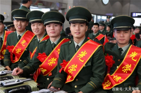 有证就好使!全国这些地方军人免费乘坐地铁和公交 有证就好使!全国这些地方军人免费乘坐地铁和公交
